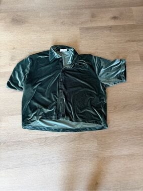 Velvet Short-Sleeve Button-Up Shirt Jacket in Forest Green